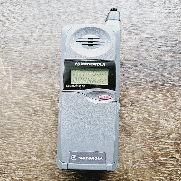 MOTOROLA | MicroTac 650 E vintage 1995 90s flip analog display cellular phone - Picture 3 of 9